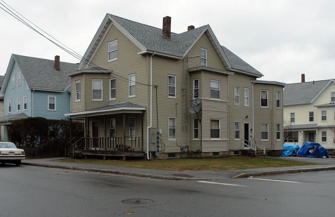 33 Hodges Ave in Taunton, MA - Building Photo