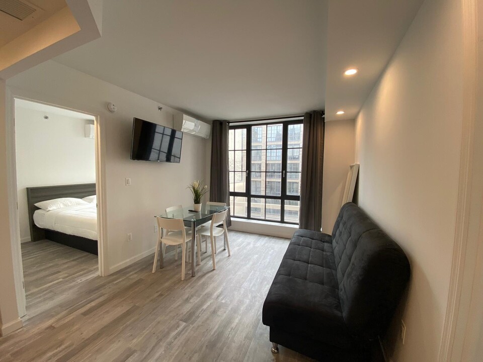 433 W 53rd St in New York, NY - Building Photo