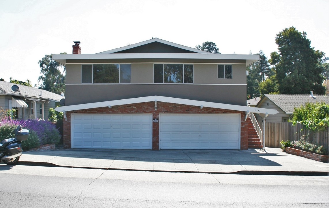 4 Plex in Oakland, CA - Building Photo