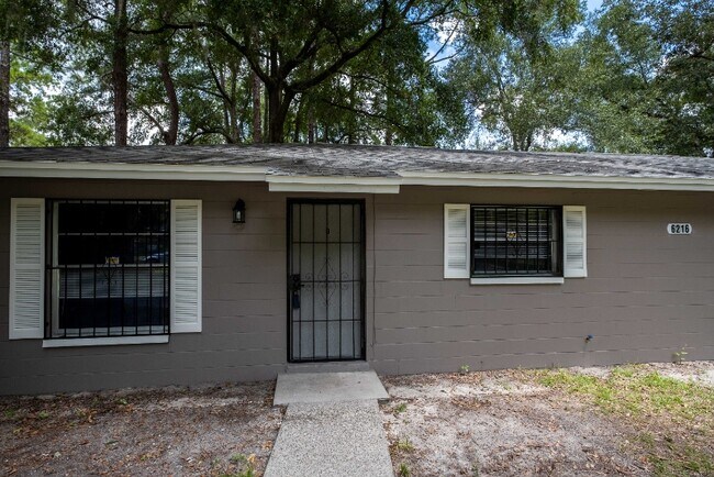 6216 SW 10th Pl-Unit -B in Gainesville, FL - Building Photo - Building Photo