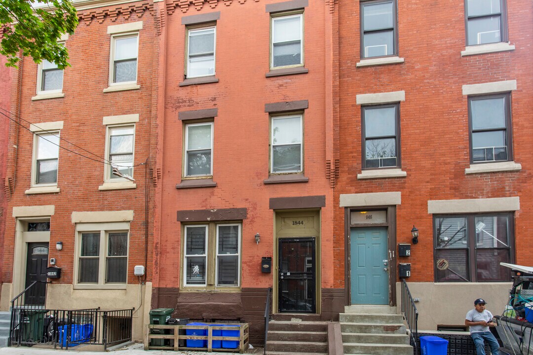 1844 N Bouvier St in Philadelphia, PA - Foto de edificio