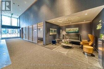 28 Wellesley St E in Toronto, ON - Building Photo - Building Photo