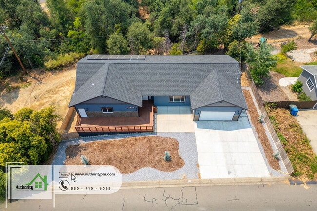 1140 Redbud Dr in Redding, CA - Building Photo - Building Photo