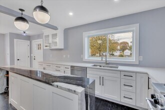 21 Deepwood Dr in Manchester, CT - Building Photo - Building Photo