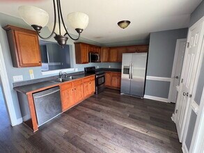 320 S Square Dr in Winterville, NC - Building Photo - Building Photo