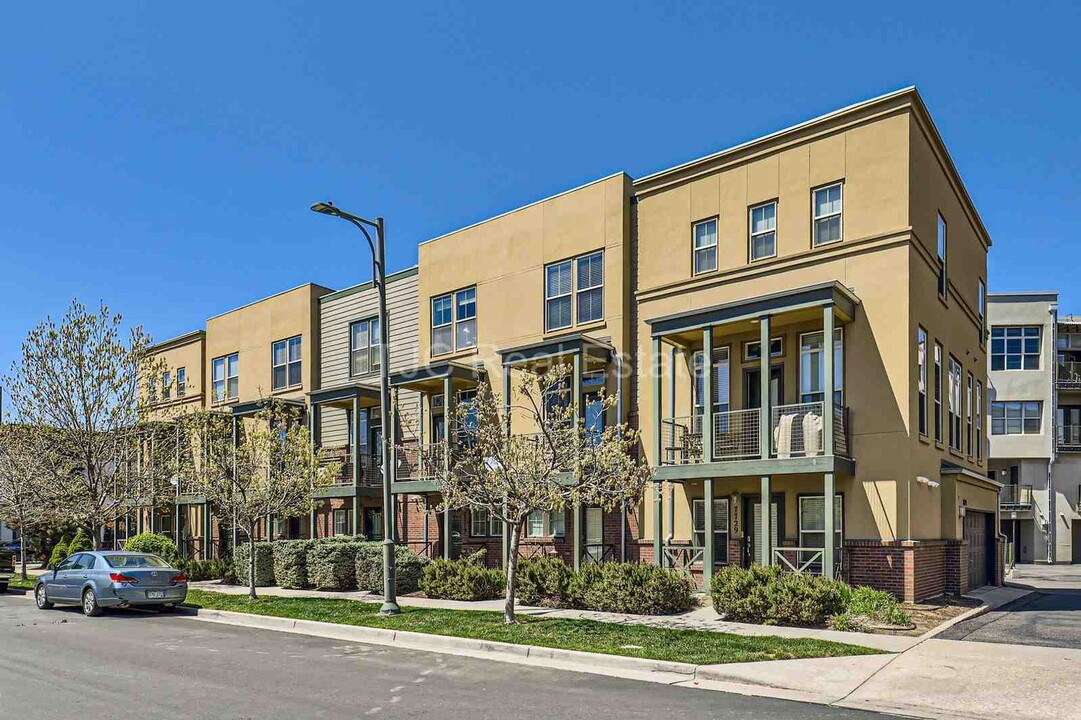 7721 E 28th Pl in Denver, CO - Building Photo