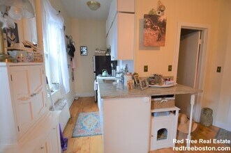 108 Myrtle St, Unit 3 in Boston, MA - Building Photo - Building Photo