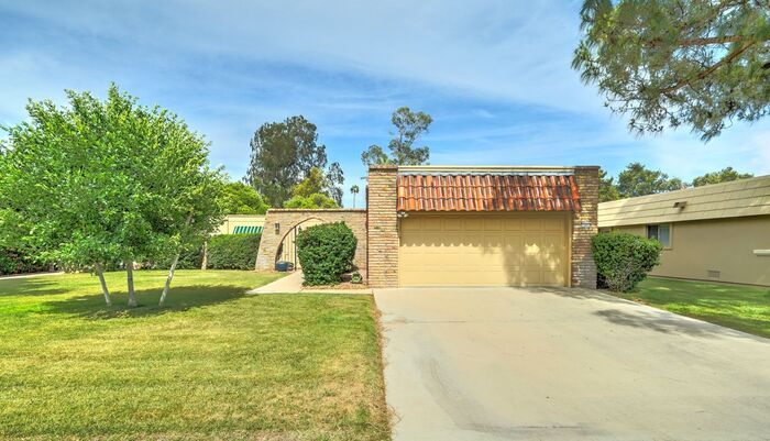 15801 N Cameo Dr in Sun City, AZ - Building Photo