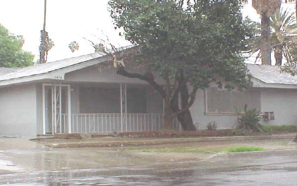 Fourplex in Riverside, CA - Foto de edificio - Building Photo