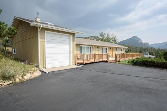 1821 Raven Ave in Estes Park, CO - Building Photo - Building Photo