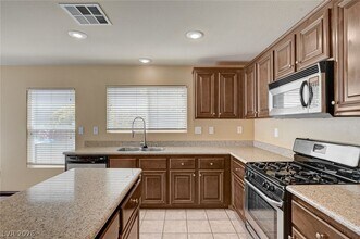 7333 Camden Pine Ave in Las Vegas, NV - Building Photo - Building Photo