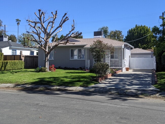 property at 5636 Cedros Ave