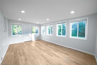 348 Silver Meadows Blvd in Kent, OH - Building Photo - Building Photo