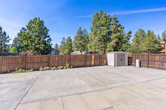135 NE Telima Ln in Bend, OR - Building Photo - Building Photo