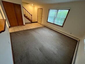 419 Frey Ave, Unit 419 in Vestal, NY - Foto de edificio - Building Photo