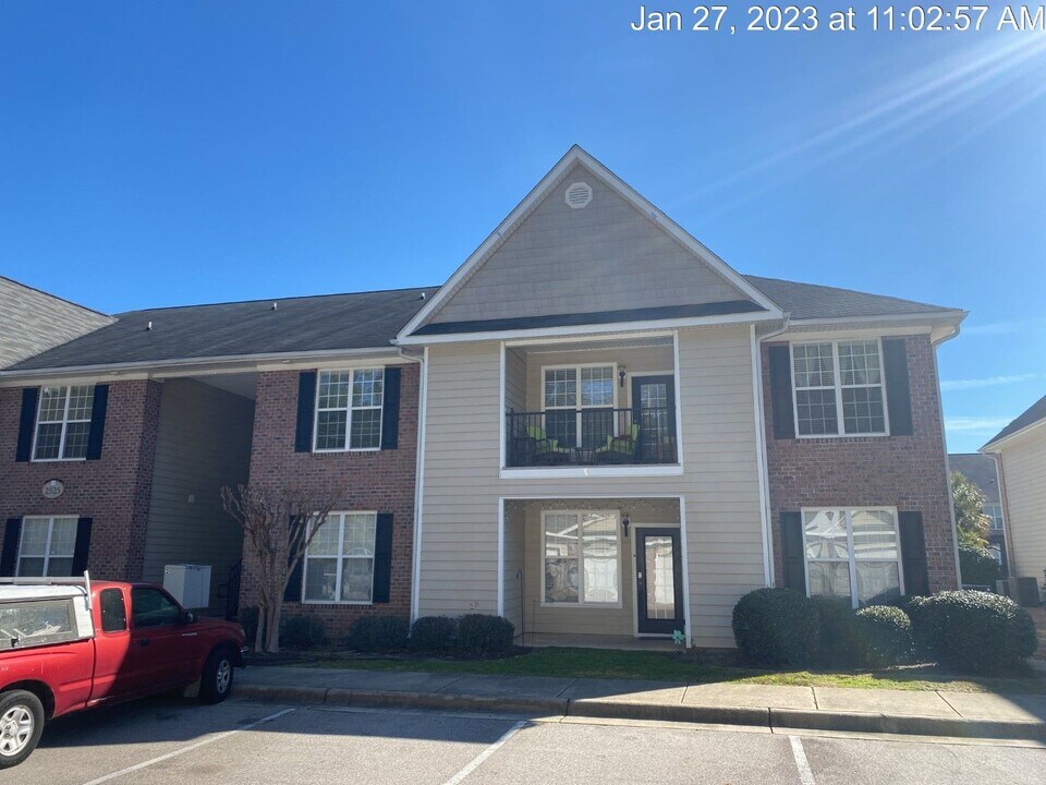 2525 McArthur Landing Cir in Fayetteville, NC - Foto de edificio