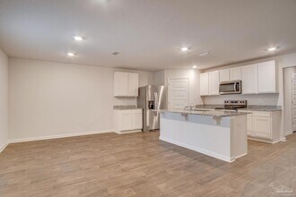 7408 Oak Lake Blvd in Bellview, FL - Foto de edificio - Building Photo