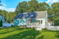 42 Virginia Ln in Newburyport, MA - Foto de edificio - Building Photo