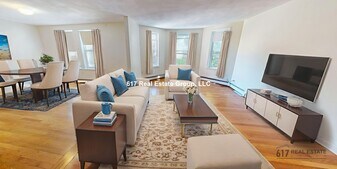 310 Tappan St in Brookline, MA - Building Photo