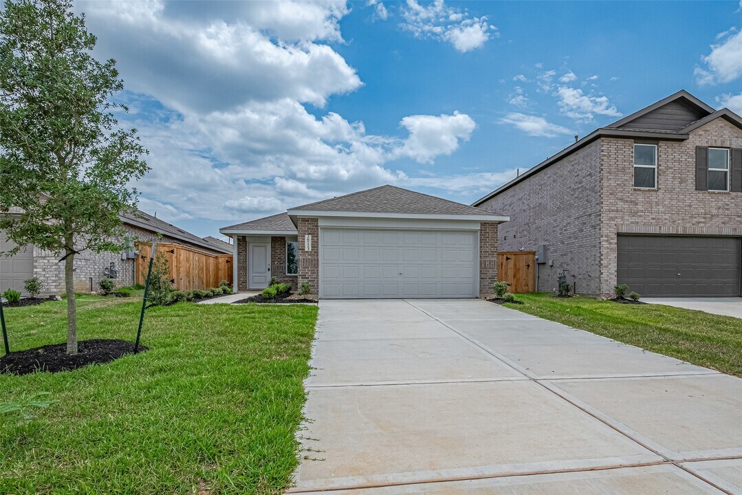 28723 Texas Sparrow Ln in Hockley, TX - Building Photo