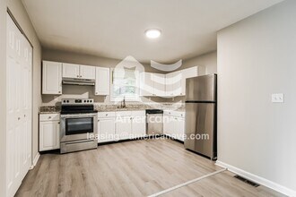 912 S Jackson St in Louisville, KY - Foto de edificio - Building Photo