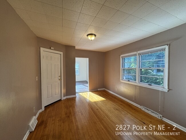 2827 Polk St NE in Minneapolis, MN - Building Photo - Building Photo