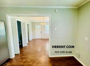 125 Roland Dr in Hampton, VA - Building Photo - Building Photo