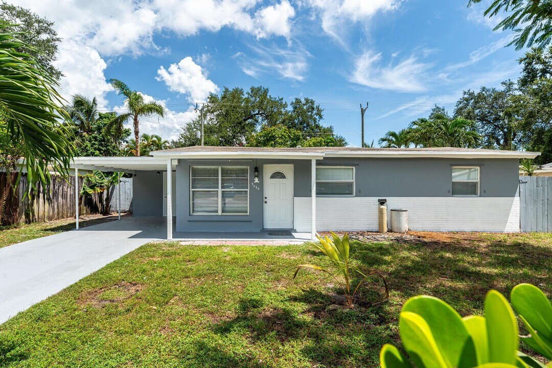 5615 Simms St in Hollywood, FL - Building Photo
