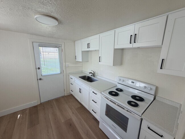 481 S Tremont St in Tremonton, UT - Building Photo - Building Photo