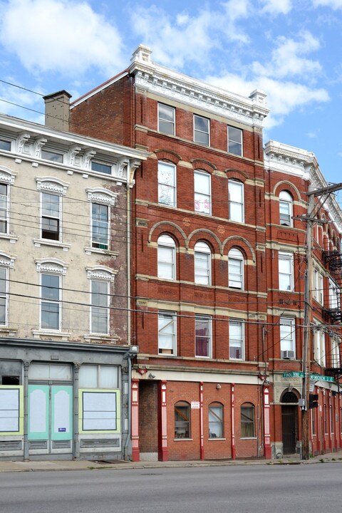 1900 Vine St in Cincinnati, OH - Building Photo