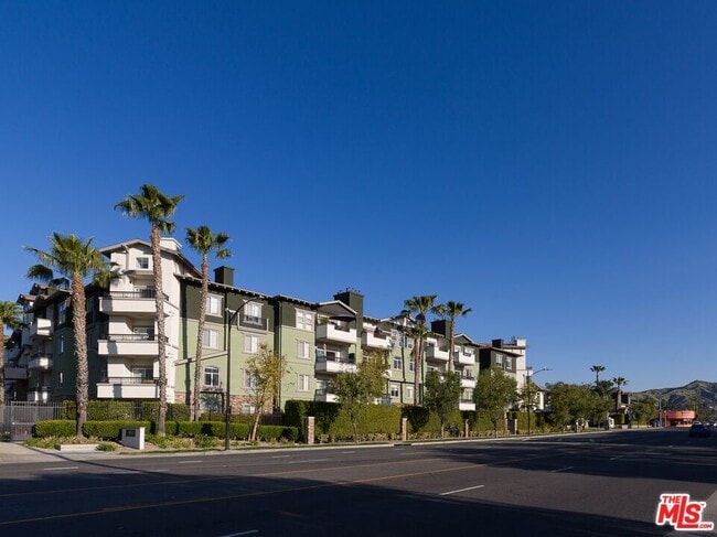 property at 1901 N Buena Vista St