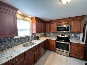 375 Elm St in Braintree, MA - Building Photo - Building Photo