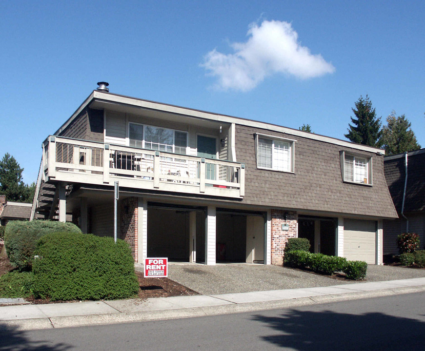 14318 NE 7th Pl in Bellevue, WA - Foto de edificio