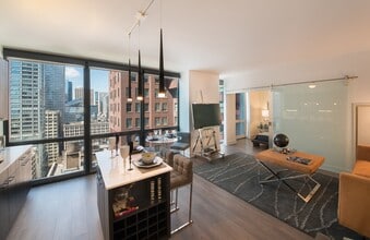 73 East Lake in Chicago, IL - Foto de edificio - Building Photo