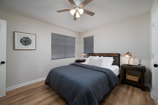 property at 1528 E Devine St