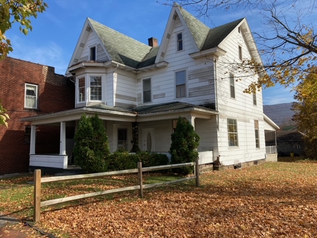 407 Main St in Bellwood, PA - Building Photo