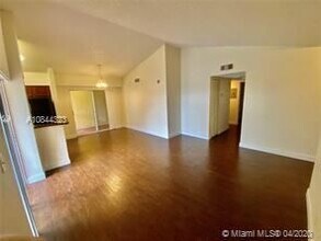 7680 Westwood Dr in Tamarac, FL - Building Photo - Building Photo