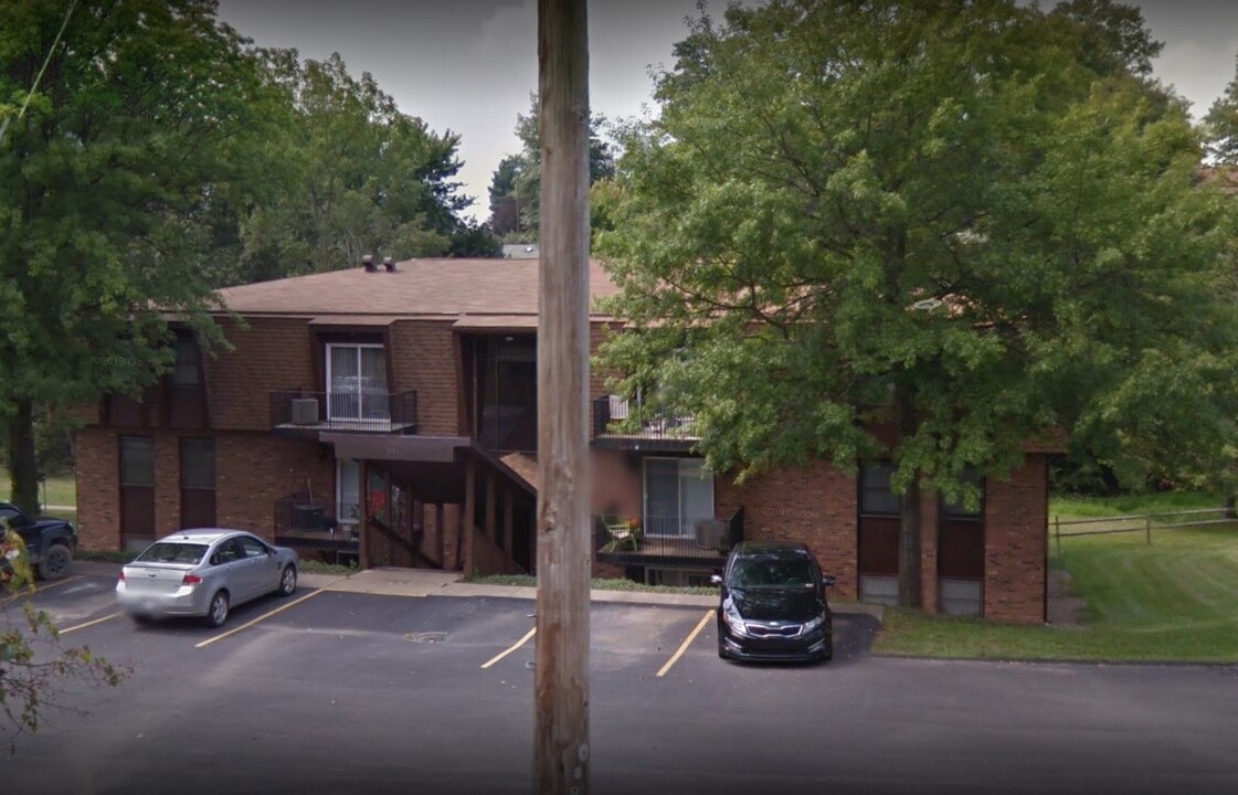 Hidden Valley Estates in Clarksburg, WV - Foto de edificio