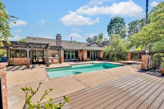 5453 Lockhurst Dr in Los Angeles, CA - Building Photo - Building Photo