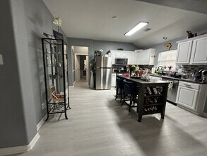 9522 Sun Ml in San Antonio, TX - Building Photo - Building Photo