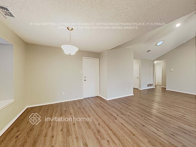 1213 Colony St in Flower Mound, TX - Foto de edificio - Building Photo