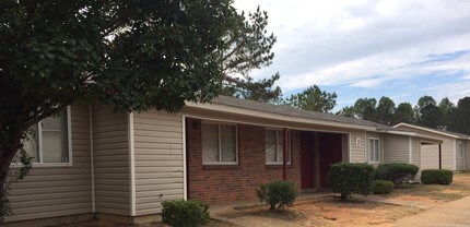 Pinewood Apartments in Camden, AL - Building Photo - Building Photo