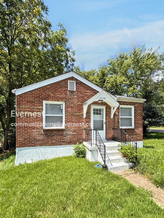 10197 Green Valley Dr in St. Louis, MO - Building Photo