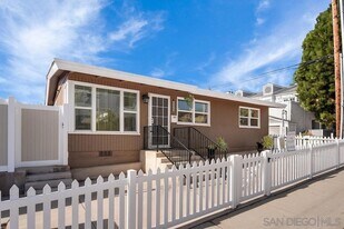 5220 Cass St in San Diego, CA - Building Photo