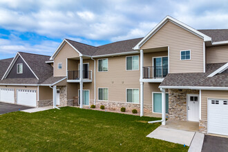 Novella in Appleton, WI - Foto de edificio - Building Photo