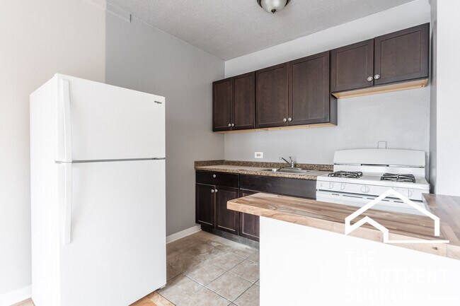 5662 N Ridge Ave in Chicago, IL - Building Photo - Building Photo