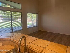 244 W Goldfinch Way in Chandler, AZ - Foto de edificio - Building Photo