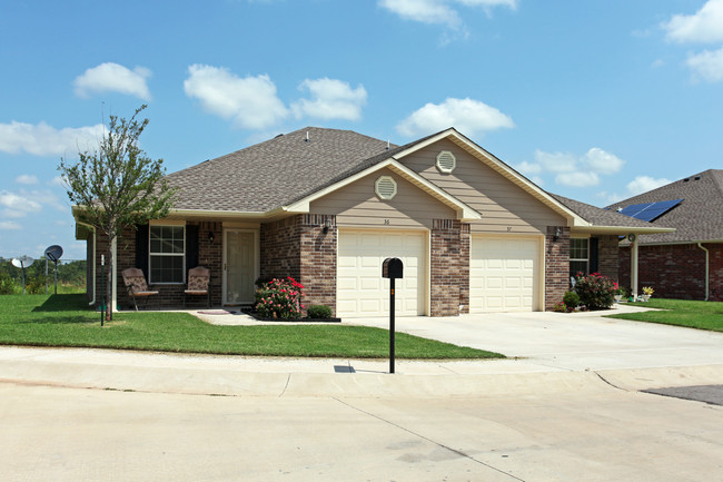 Cottage Park Newcastle in Newcastle, OK - Foto de edificio - Building Photo