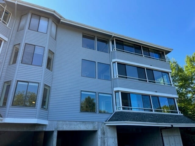 1224 6th Ave S, Unit C-203 in Edmonds, WA - Foto de edificio - Building Photo