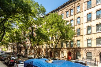 323 E 89th St in New York, NY - Building Photo - Building Photo